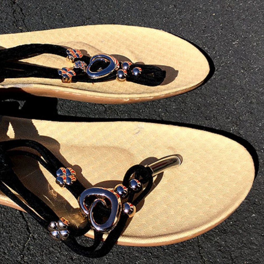 Women's Black Sandals w/Heart Pendant - Size 9
